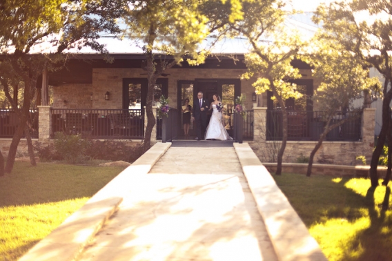 austin wedding photographer at spicewood vineyards texas