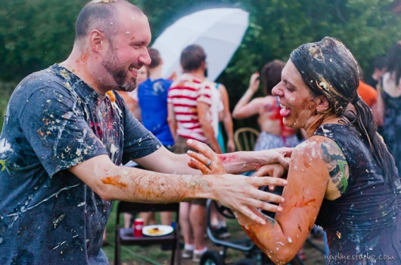 engagement session with food fight