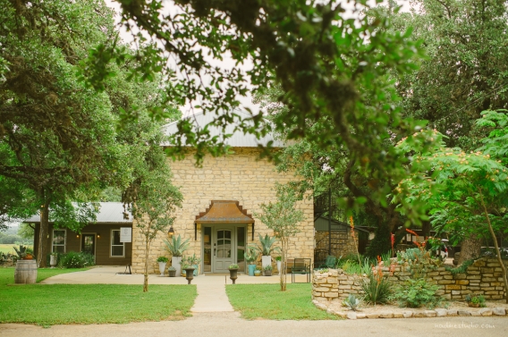 the front of stonehouse oak villa